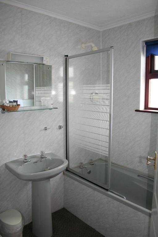 The Wootons Inn Тинтажель Номер фото